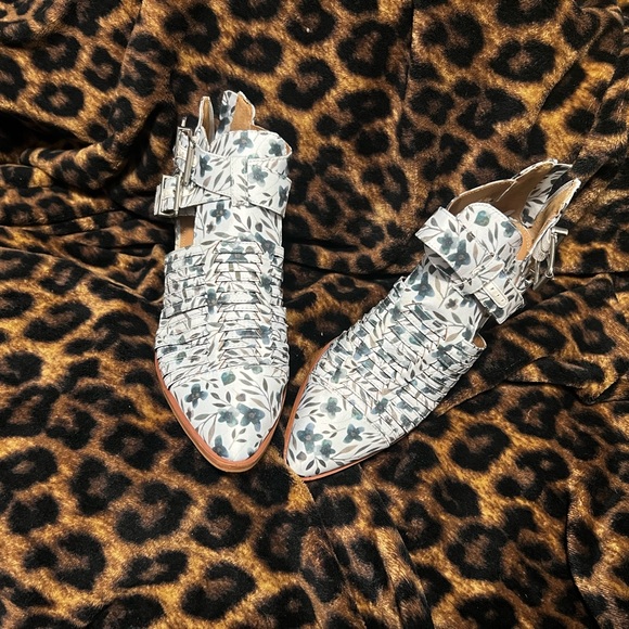 Open booties - Picture 4 of 5